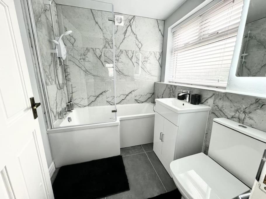 Stylish Home In York - Free Wifi & Parking - Close To Racecourse & City Centre Exterior photo