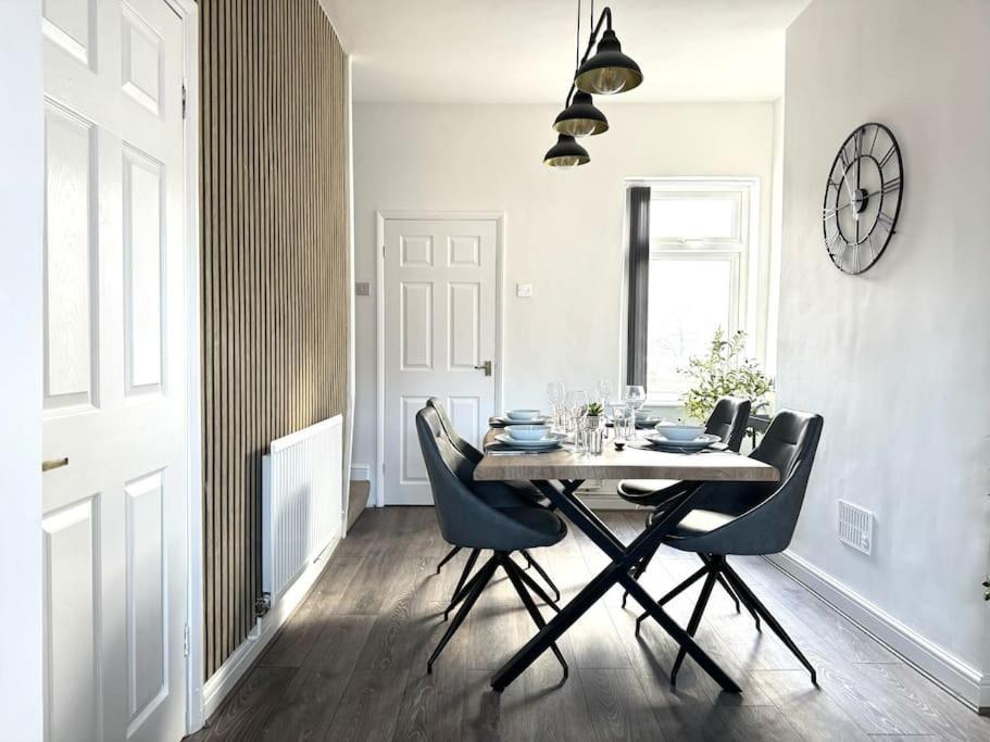 Stylish Home In York - Free Wifi & Parking - Close To Racecourse & City Centre Exterior photo